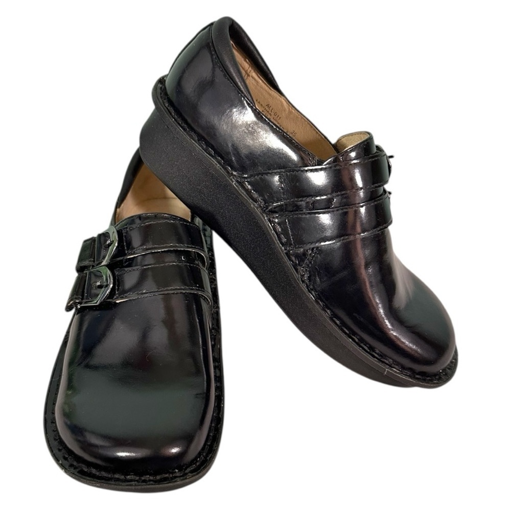 Sleek Black Leather Slip-On Loafers 35/ 5.5